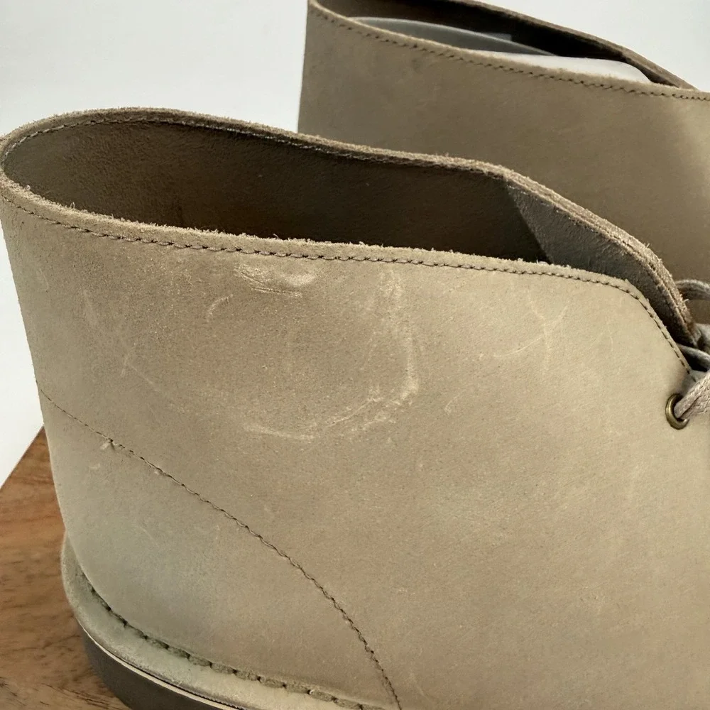New Mens Clarks Shepton Beige Nubuck Distressed Casual Chukka Boot Size 13 M NIB